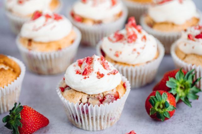 Fresh Strawberry Mini-Cupcakes with White Chocolate Frosting